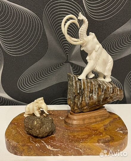 Вип сувенир. Мамонты. Бивень