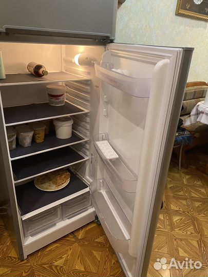 Двухкамерный холодильник Indesit TIA 16 S