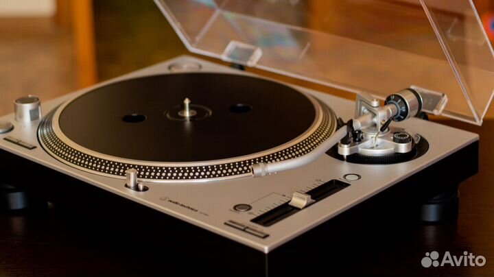 Проигрыватель винила Audio-Technica AT-LP140XP