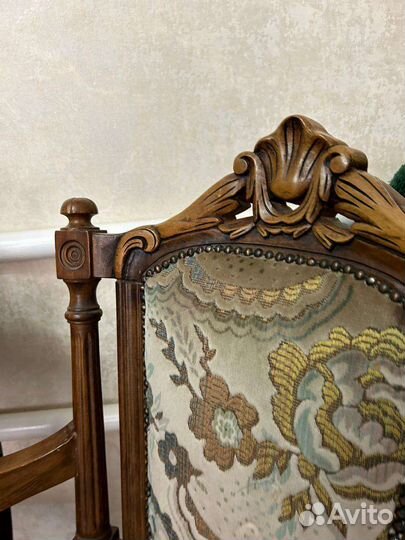 Антикварный стул кресло