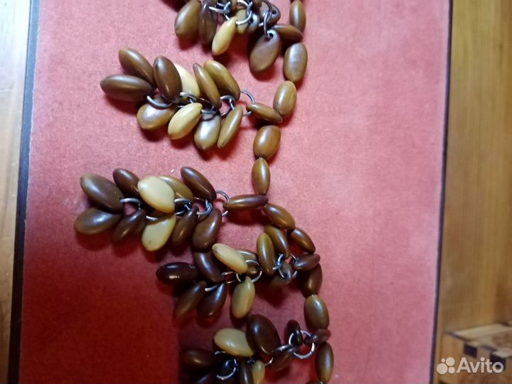 Ожерелье из кизила