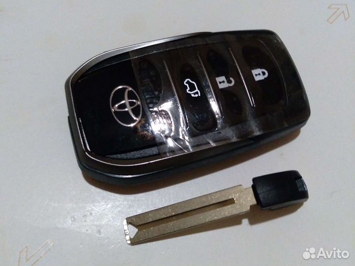 Смарт ключ для Toyota Land Cruiser 200 2015+