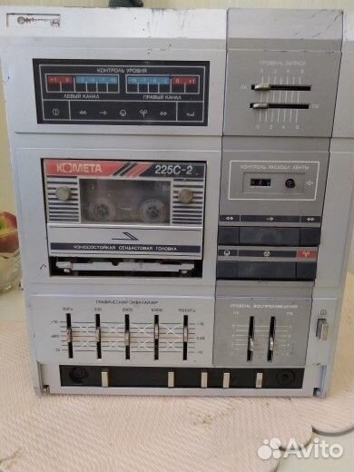 Кассетный магнитофон 