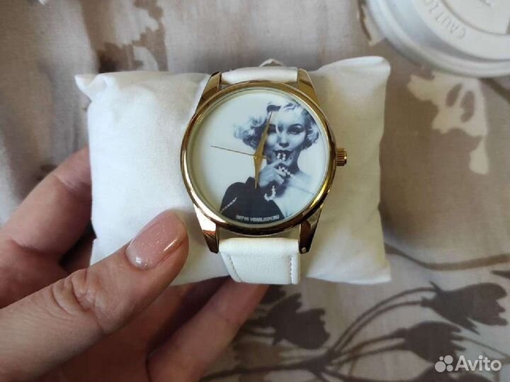 Наручные часы Mitya Veselkov Монро с бусами