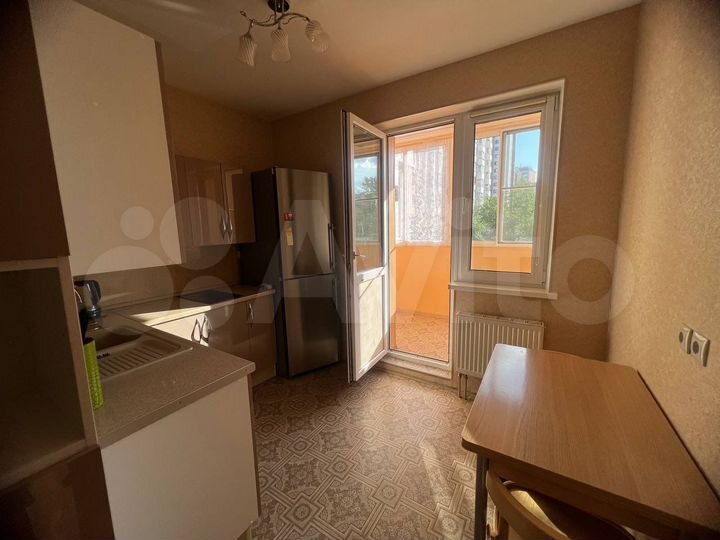 2-к. квартира, 77 м², 2/19 эт.