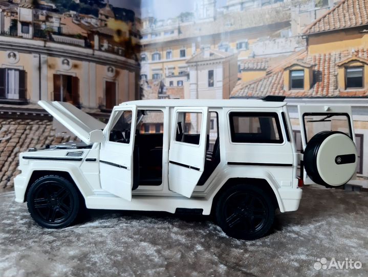 Модель автомобиля Mercedes-Benz Gelentwagen белый