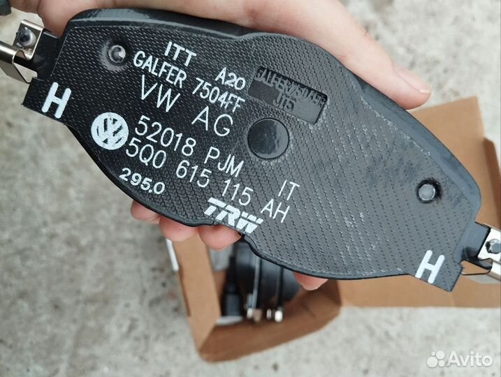 Колодки тормозные передние vag 5q0698151f