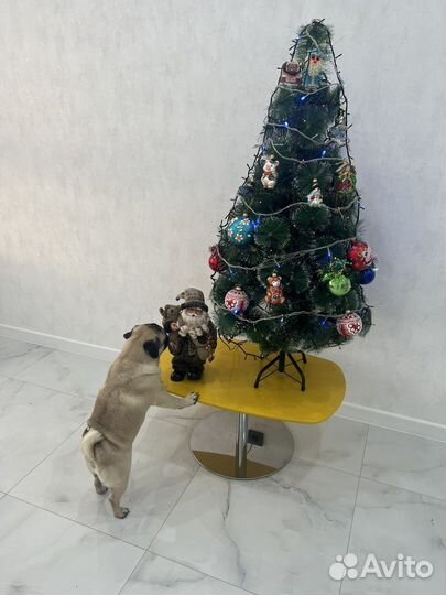 Елка искусственная с гирляндами