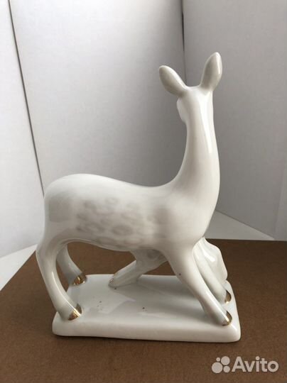 Фарфоровая статуэтка «Олениха с олененком» СССР