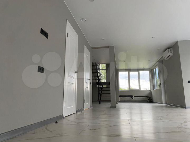 Коттедж 195 м² на участке 12 сот.