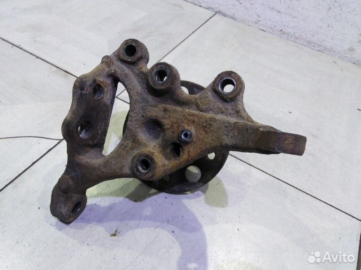 Кулак передний левый