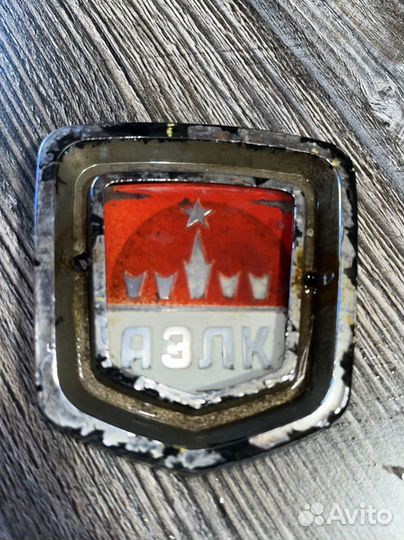 Значок Москвич старый ретро