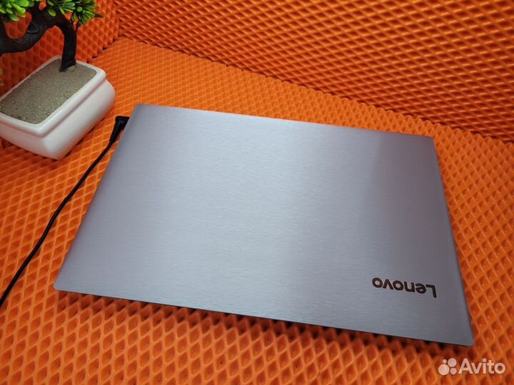 Игровой Lenovo N4200/R530/8Gb/SSD256