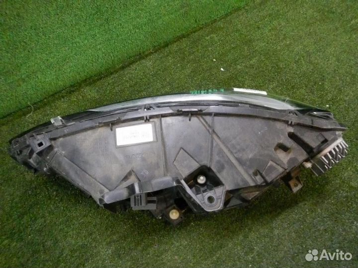 Фара правая Volvo S90