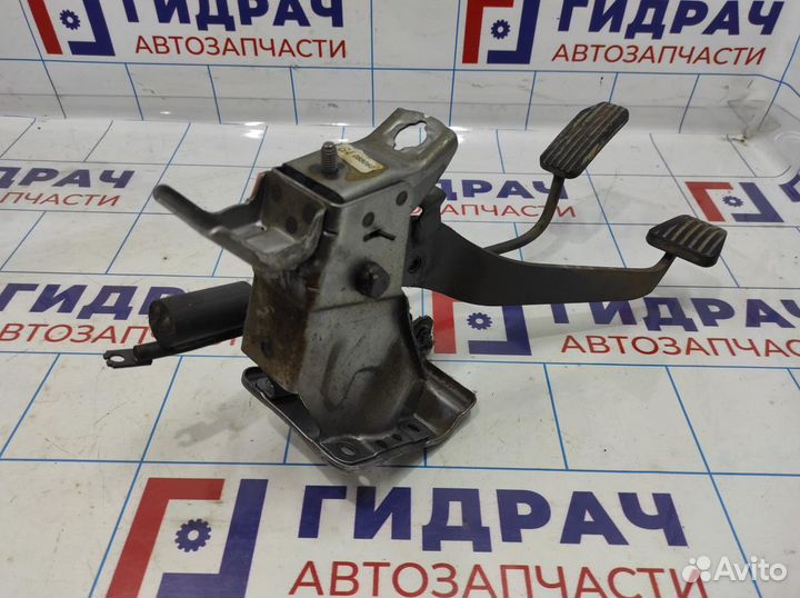 Педаль тормоза Chevrolet Aveo T250 96470129. Газа