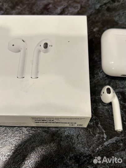 Apple airpods 2 wireless charging case