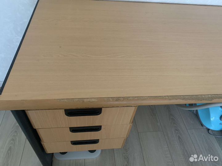 Письменный стол для школьника со шкафом бу