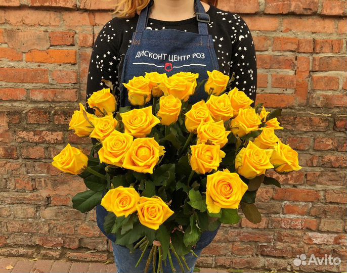 Акция Розы оранжевые и желтые Яркий букет цветов