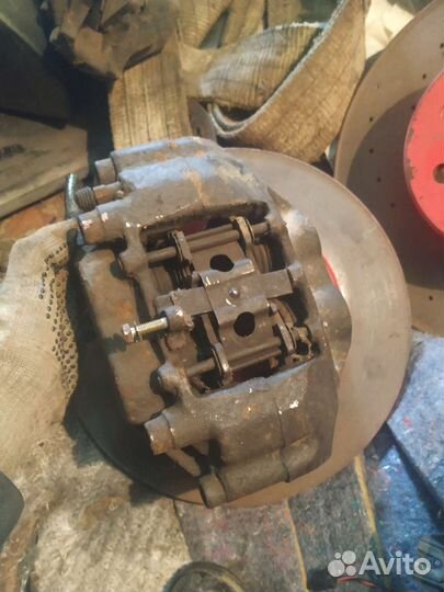 Продам комплект суппортов с дисками от w140