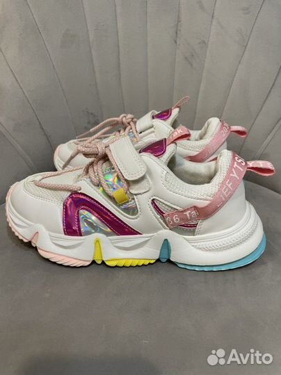 Кроссовки для девочки