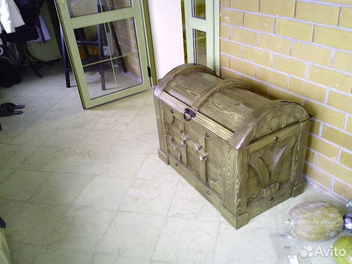 Сундук деревянный