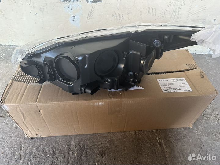 Фара передняя правая Ford Focus 3