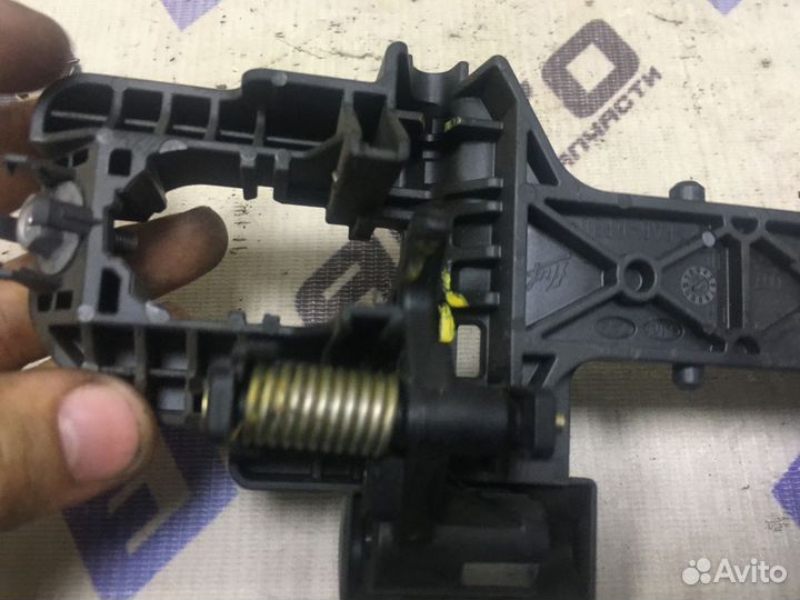 Кронштейн ручки двери задней левой Киа Сид 2