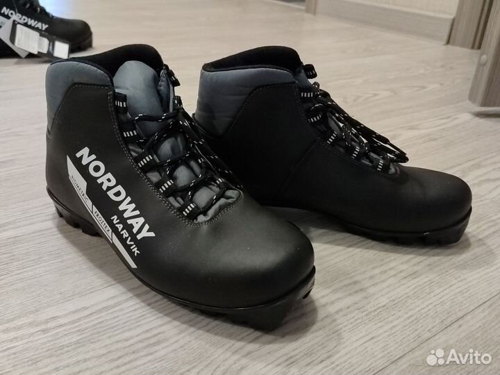 Лыжные ботинки