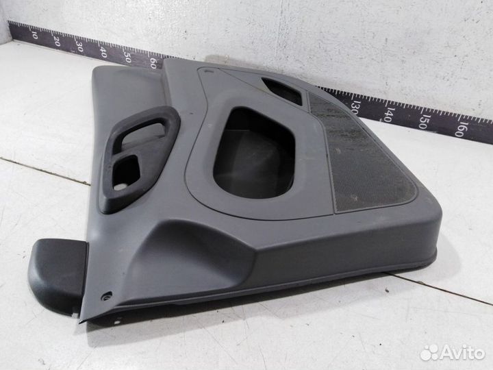 Обшивка двери передней правой