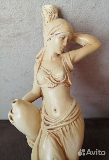 Статуэтка девушка с кувшином СССР