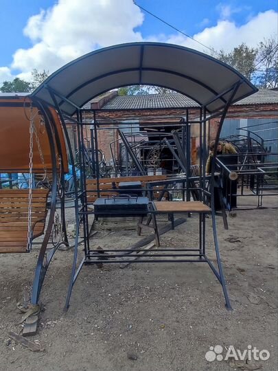 Мангал с крышей