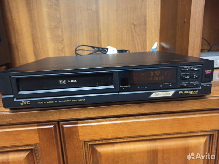 Видеомагнитофон JVC HR-D520EE