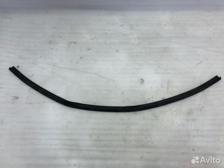 Уплотнитель капота Toyota Camry V70/V75 2018-2023