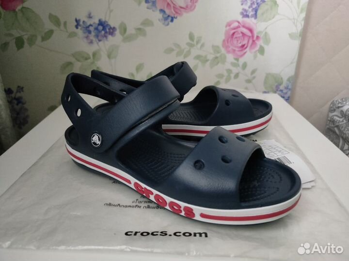 Сандалии crocs j2 новые