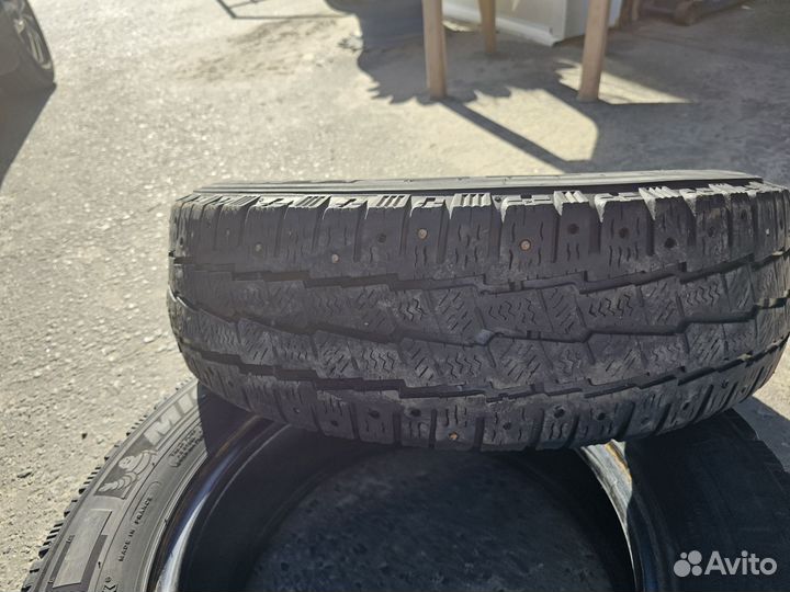 Michelin Agilis X-Ice North 215/70 R15 107C