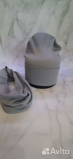 Серая шапка и снуд