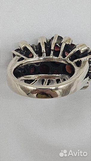Кольцо с натуральными гранатами р. 17