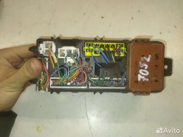 Блок предохранитель Mitsubishi Carisma 1999-2003