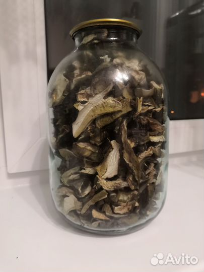 Мед и белые сушенный грибы