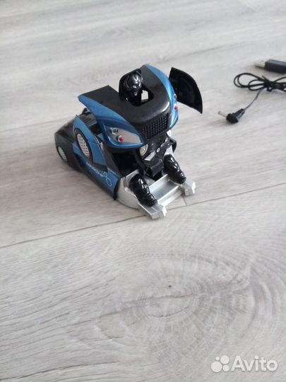 Антигравитационная машинка на пульте управления