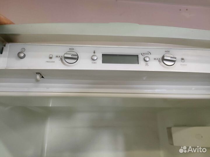 Холодильник Electrolux frost free 200 см