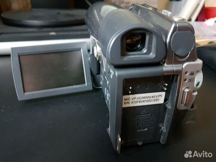 Видеокамера samsung VP-DC565Wi