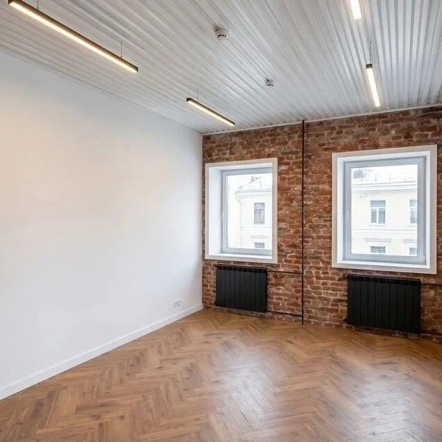 Офис с тремя окнами, 18.5 м²