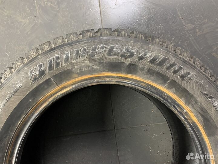 Bridgestone Ice Cruiser 7000 215/60 R16 95T
