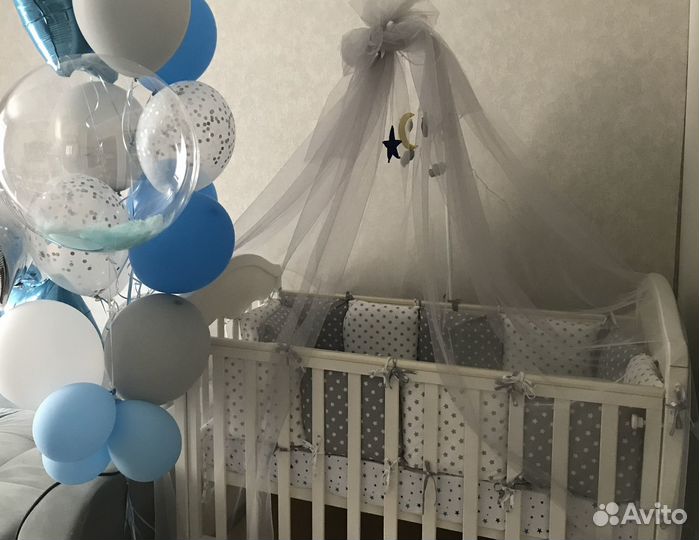 Детская кроватка с маятником и ящиком