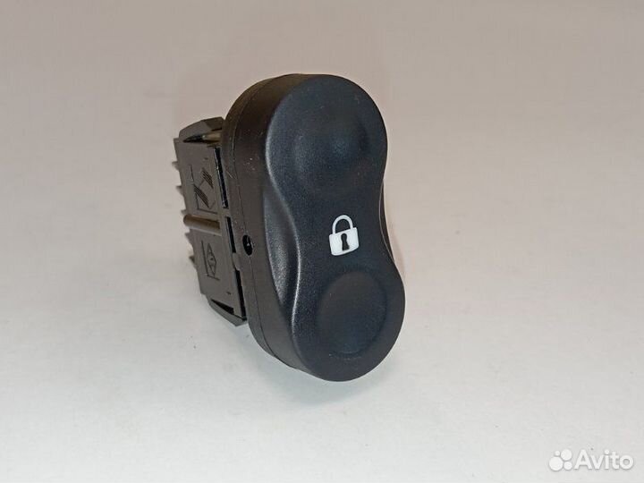 Кнопка центрального замка Nissan Almera G15