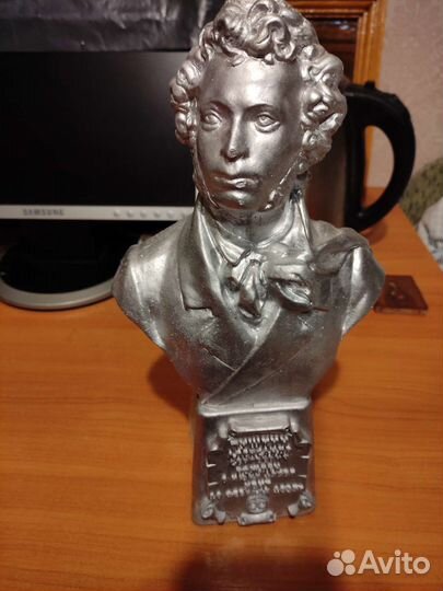 Бюст Пушкина