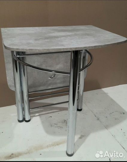 Стол пристенный