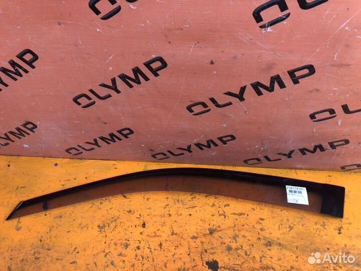 Ветровик передний левый Toyota Harrier GSU35