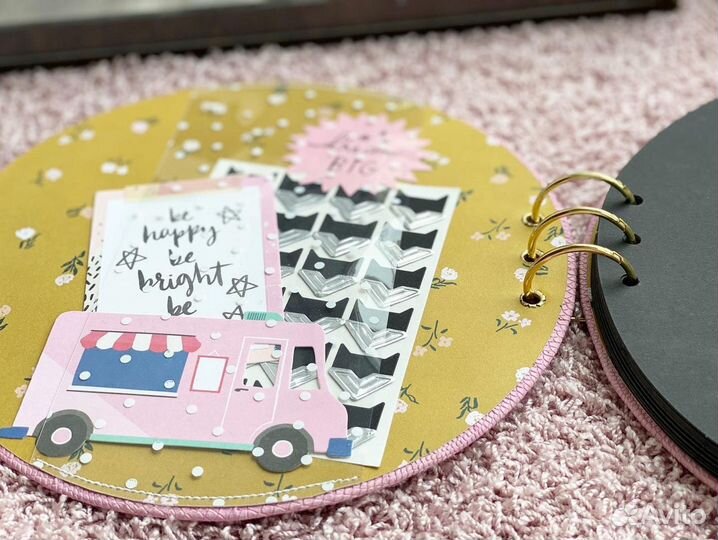 Круглый фотоальбом с черными листами